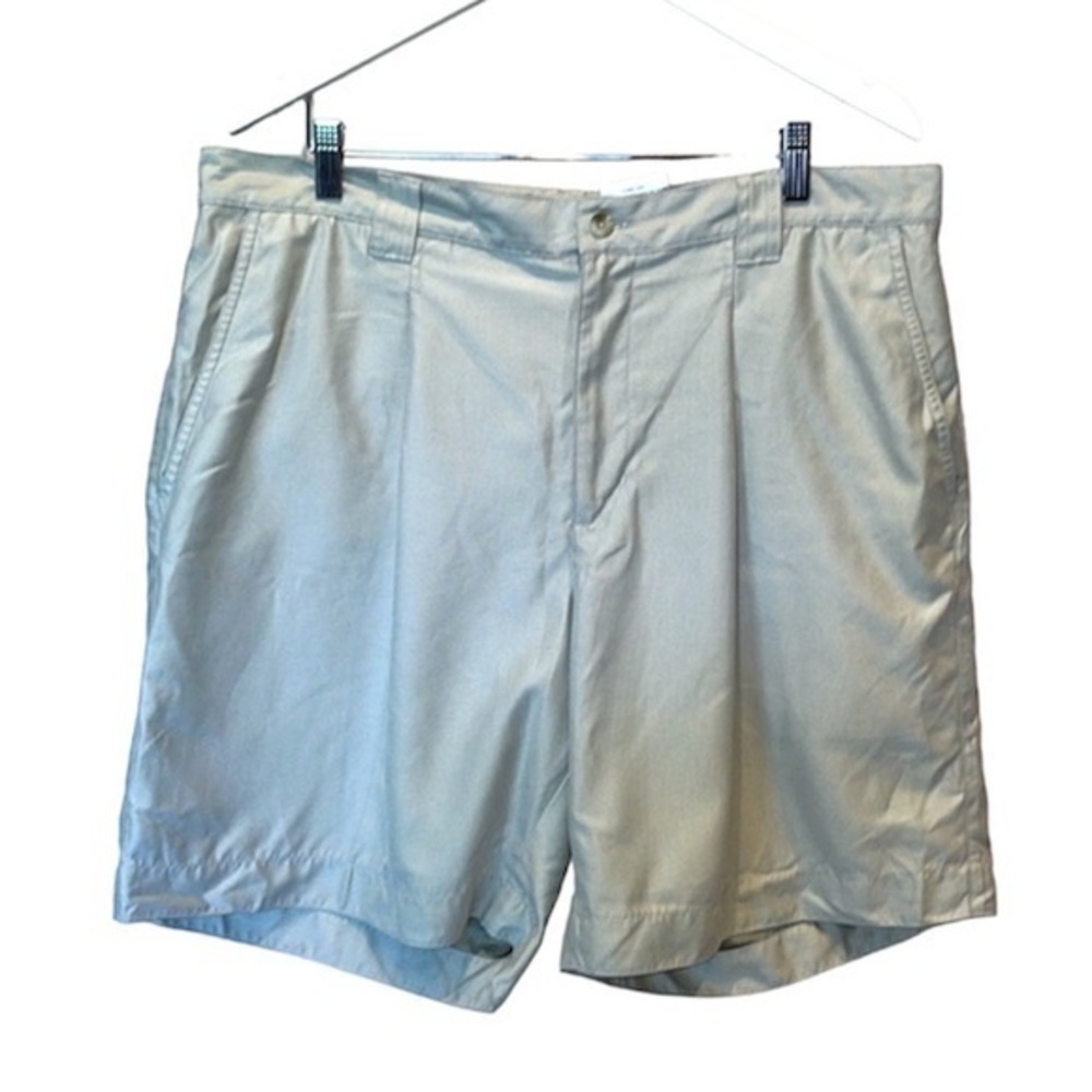 Columbia Men’s Light Khaki Colored Shorts Size 38